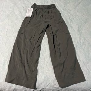 Lululemon metropolis maven HR crop; never worn with tags